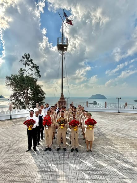 อบต.ท่าหิน จัดกิจกรรมวางพานพุ่มเพื่อรำลึกถึง พลเรือเอก พระเจ้าบรมวงค์เธอ พระองค์เจ้าอาภากรเกียรติวงศ์ กรมหลวงชุมพรเขตอุดมศักดิ์  โดยร่วมกับหน่วยงานราชการ ผู้นำท้องที่ และประชาชนในพื้นที่